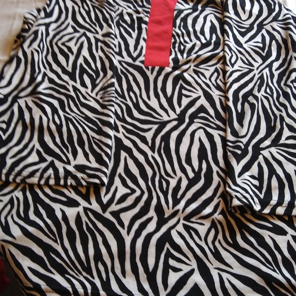 S Carolyn Taylor zebra print  top - Picture 1 of 4